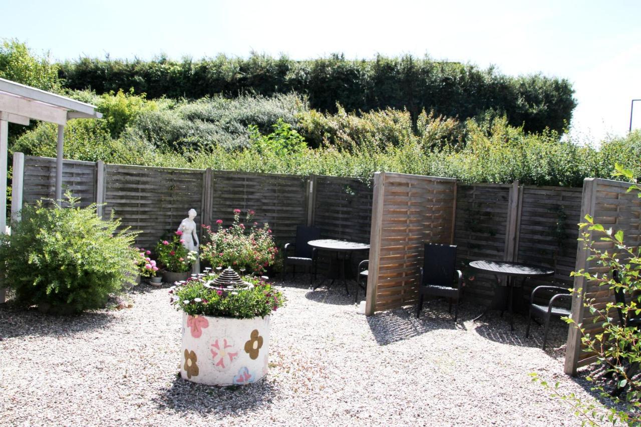 Hine Bakke Bed And Breakfast Rudkøbing Екстериор снимка